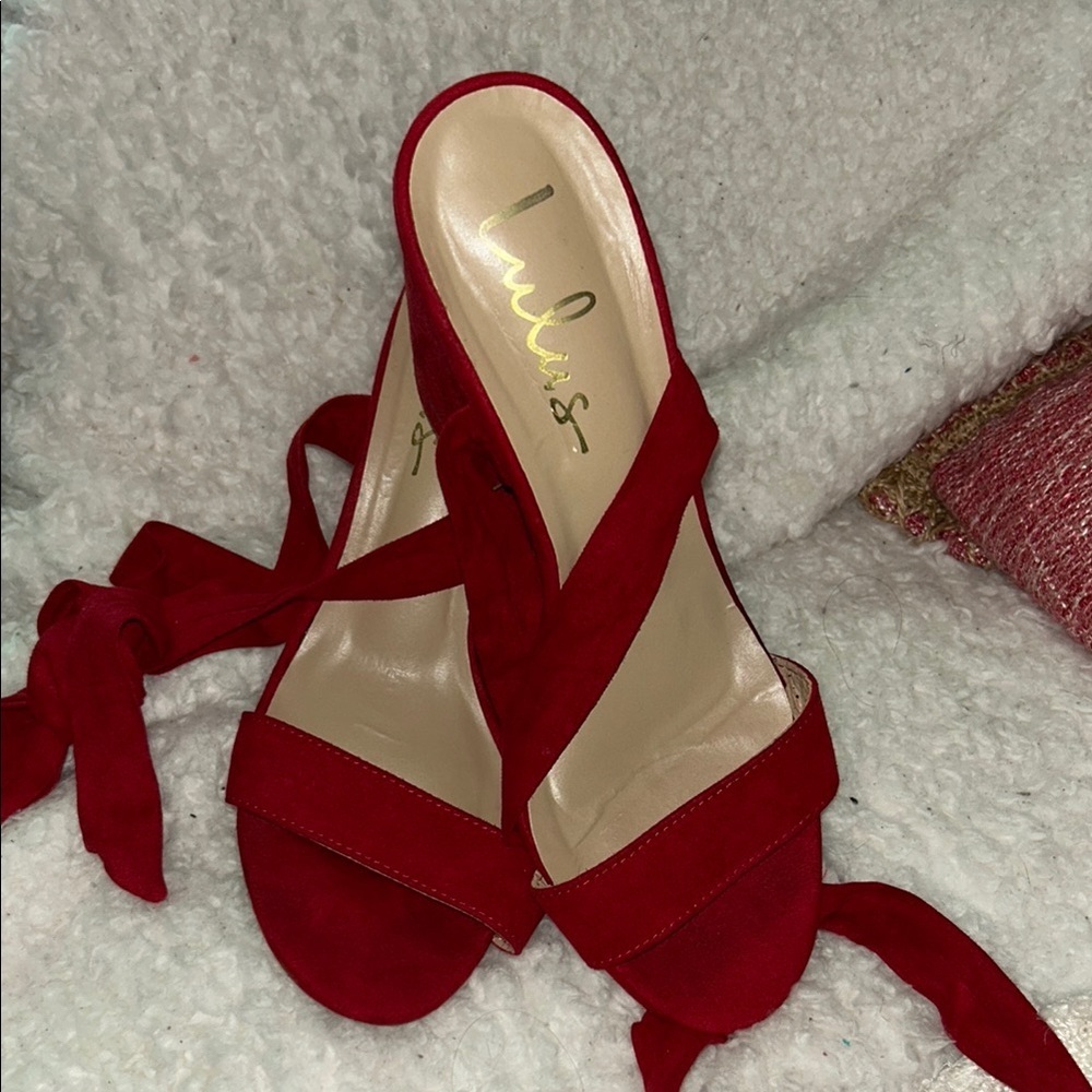 Lulu's Red Heeled Sandals with Knotted Design - Picture 4 of 5